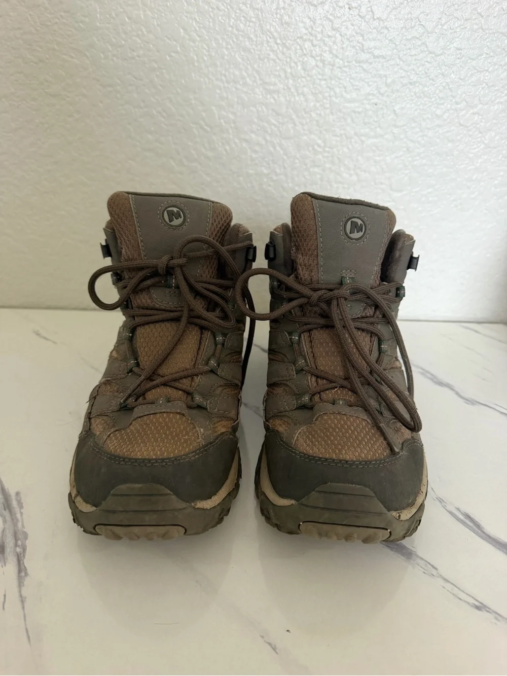 MERRELL MOAB 2 MID GTX HIKING BOOTS MEN'S  Men's men’s size 9 waterproof vibram